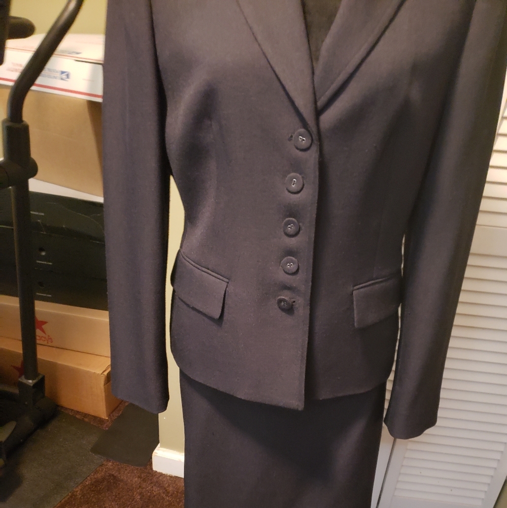 Anne Klein two piece skirt suit
